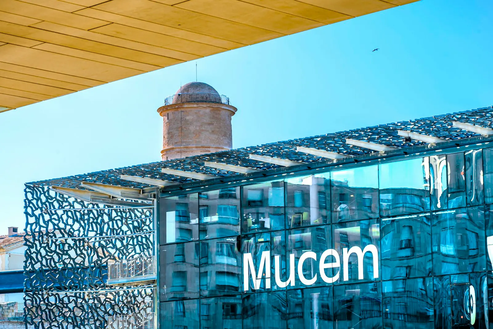 MuCEM binası ve dış cephe kafesi